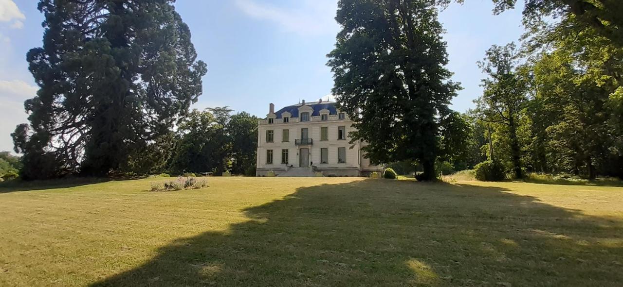 Le Chateau Du Breuil Mazieres-de-Touraine Exterior photo